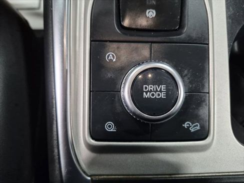 Used 2021 Ford Explorer XLT w/ Equipment Group 202A image 23