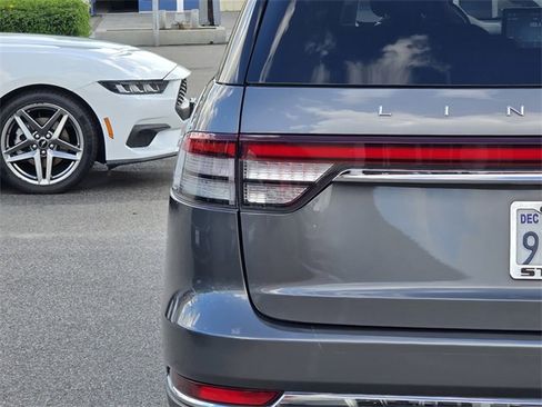Used 2023 Lincoln Aviator Reserve w/ Equipment Group 201A image 6