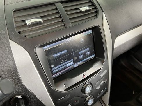 Used 2014 Ford Explorer XLT w/ Equipment Group 202A image 16