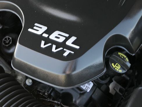 Used 2022 Dodge Challenger SXT RWD image 27