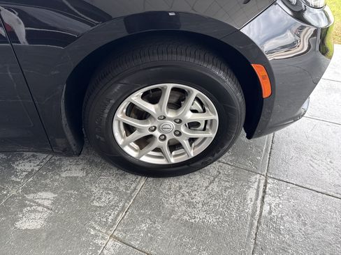 Used 2025 Chrysler Pacifica Select FWD image 12