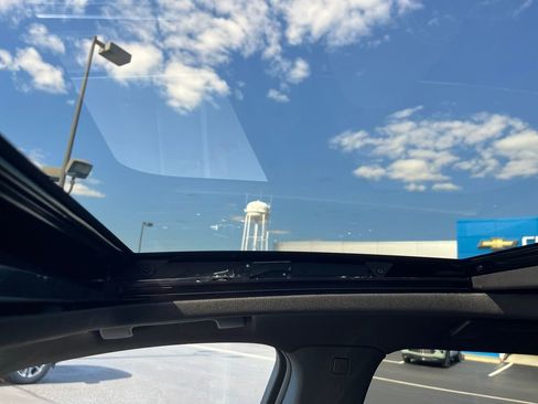 Used 2024 Buick Enclave Essence w/ Experience Buick Package image 18