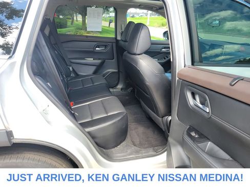 Certified 2023 Nissan Rogue SV w/ SV Premium B Package AWD/4WD image 19