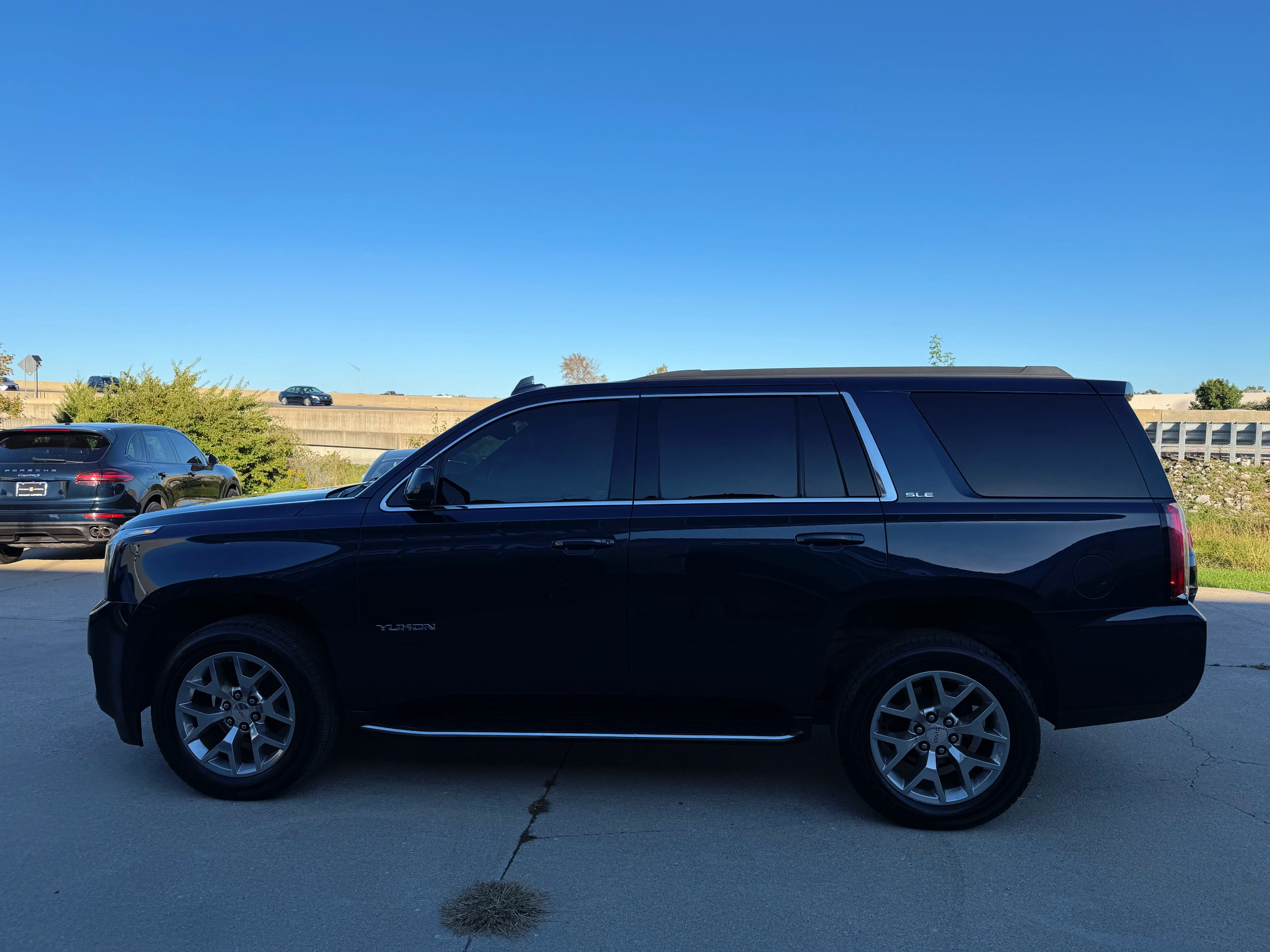 Used 2019 GMC Yukon SLE w/ SLE Value Package AWD/4WD image 4