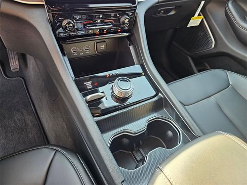 New 2025 Jeep Grand Cherokee L Limited w/ Black Appearance Package image 21