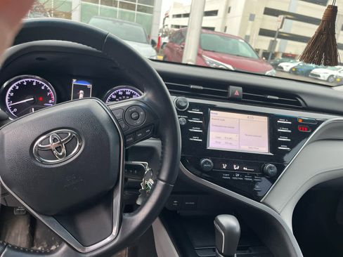 Used 2018 Toyota Camry SE FWD image 7
