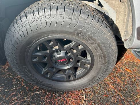 Used 2021 Toyota 4Runner SR5 Premium w/ Moonroof Package AWD/4WD image 4