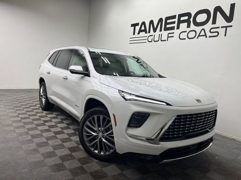 Used 2025 Buick Enclave Avenir image 17