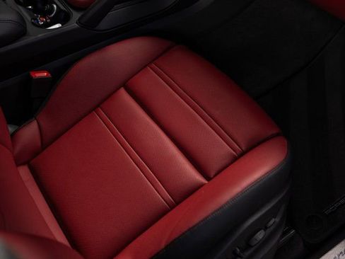 Certified 2025 Porsche Cayenne Coupe AWD/4WD image 33
