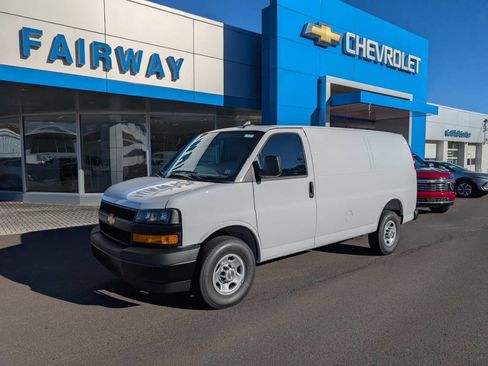 New 2025 Chevrolet Express 3500 image 1