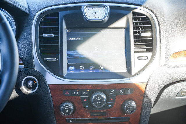 Used 2014 Chrysler 300 RWD image 17
