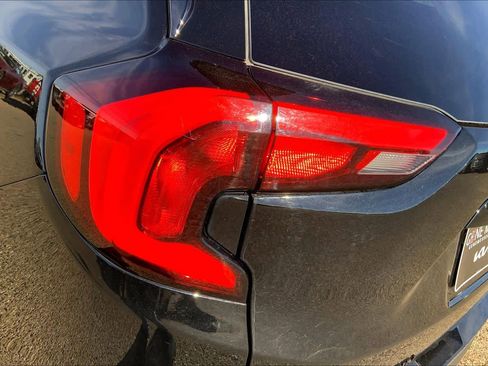 Used 2021 GMC Terrain SLE w/ Driver Convenience Package image 31