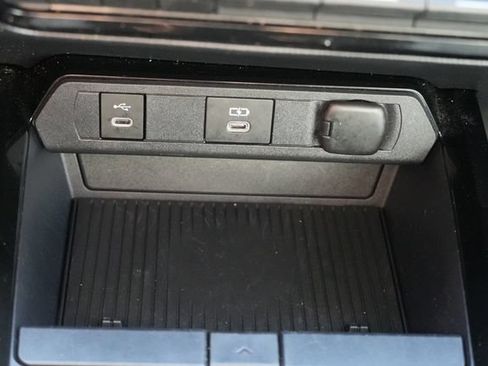 Used 2024 Toyota Prius XLE FWD image 34