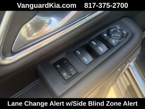 Used 2024 GMC Yukon AT4 w/ Technology Package AWD/4WD image 17