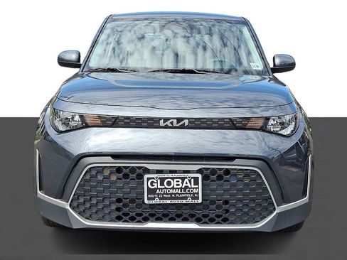 Used 2025 Kia Soul LX FWD image 2