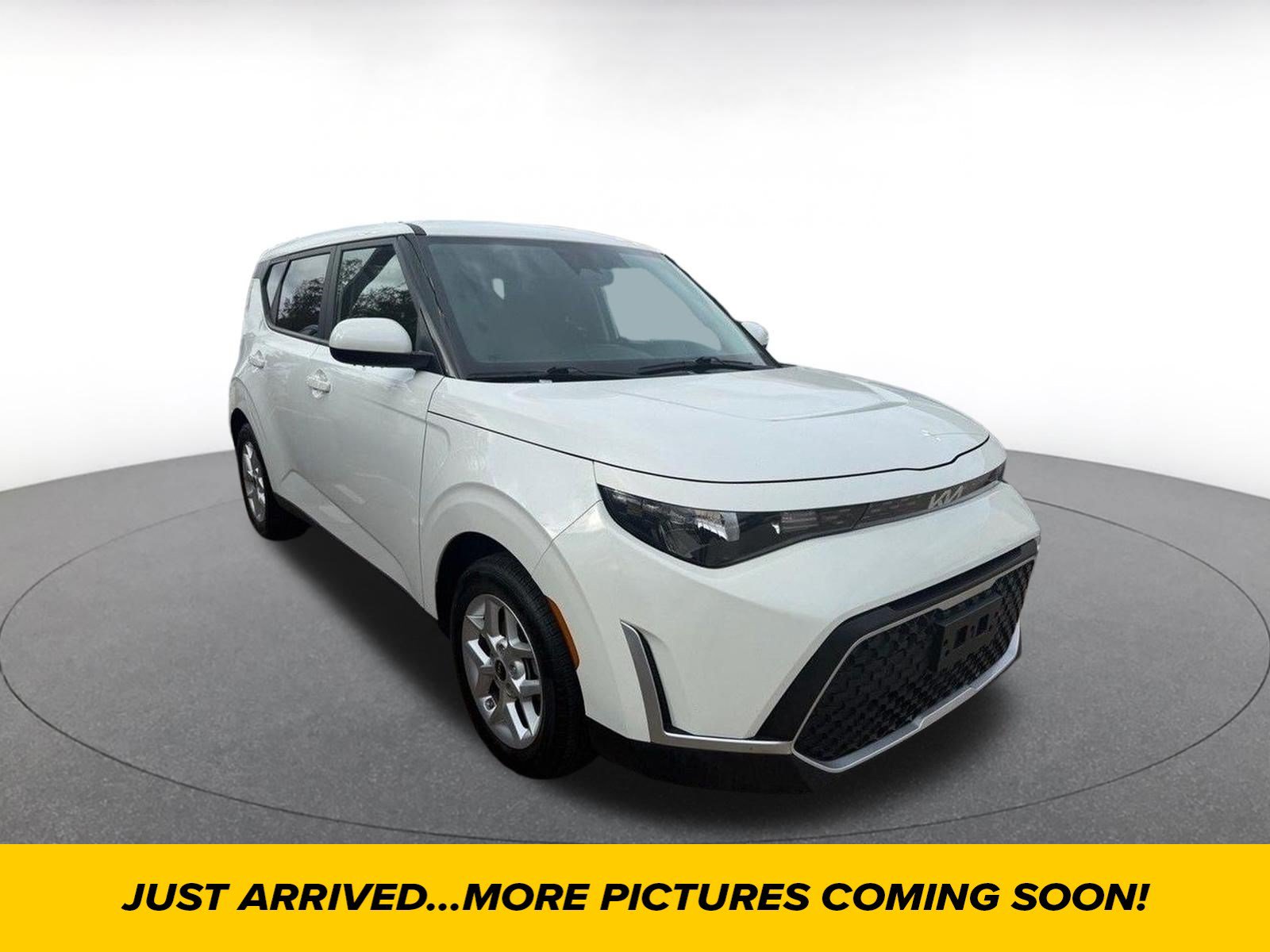 Used 2025 Kia Soul LX w/ LX Technology Package FWD image 1