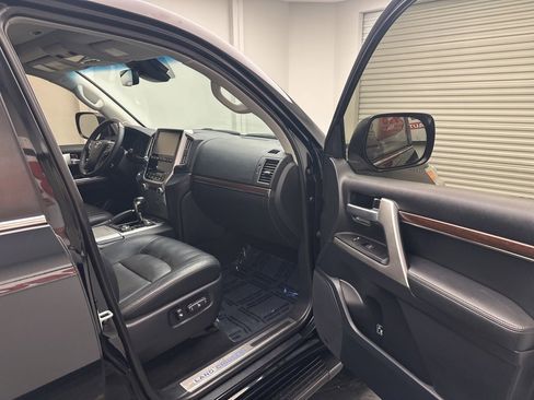 Used 2016 Toyota Land Cruiser image 8