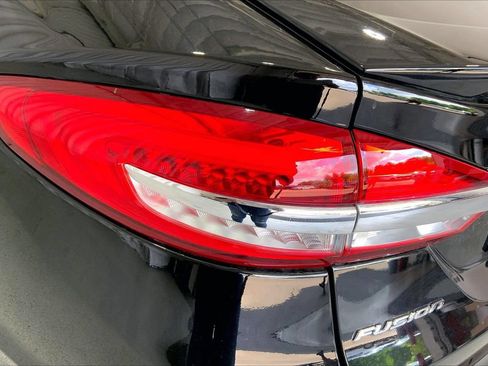 Used 2018 Ford Fusion Titanium FWD image 13