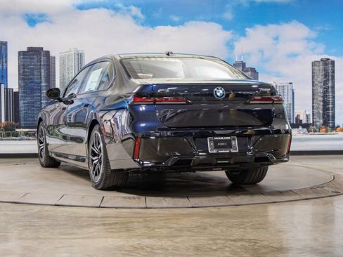 Used 2025 BMW 750e xDrive w/ Premium Package image 9