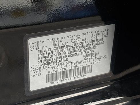 Used 2025 Nissan Versa SV FWD image 28