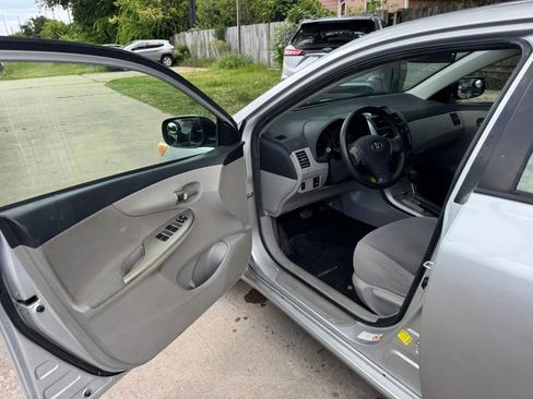 Used 2012 Toyota Corolla LE FWD image 13