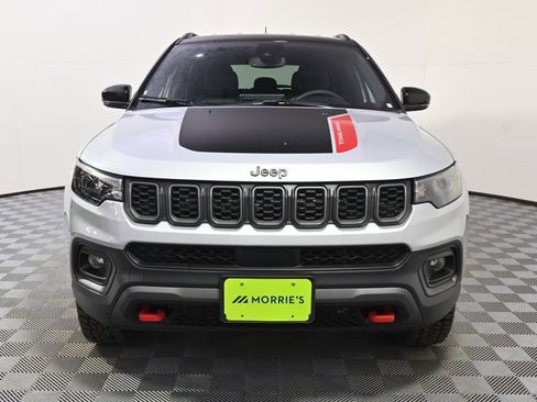 Used 2025 Jeep Compass Trailhawk AWD/4WD image 10