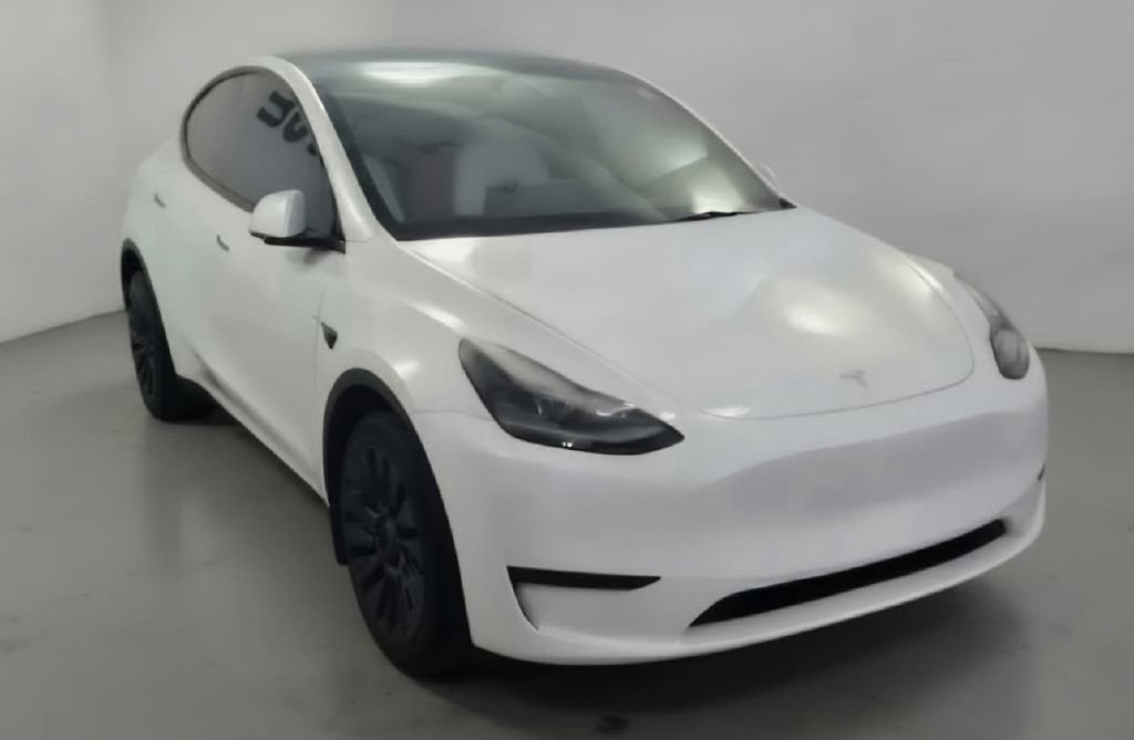 Used 2023 Tesla Model Y AWD image 5