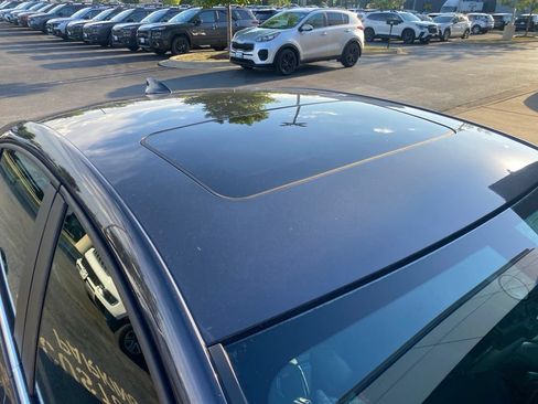 Used 2017 Chevrolet Cruze LT w/ Sun And Sound Package FWD image 5