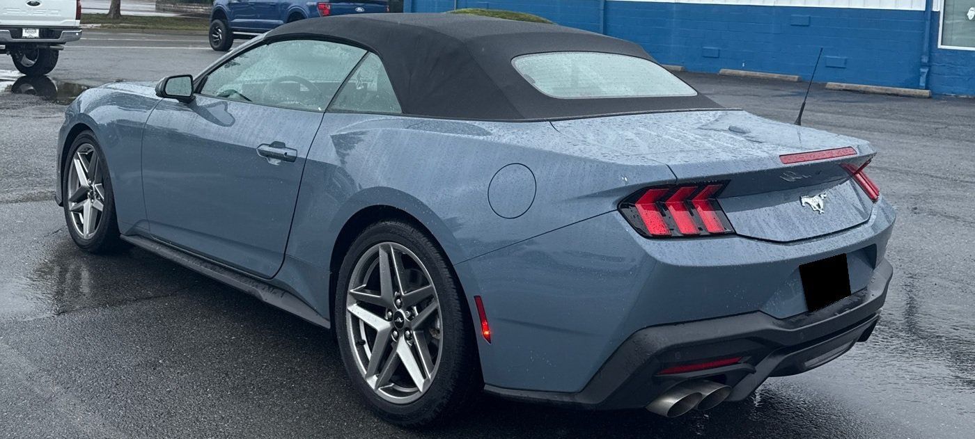 Used 2024 Ford Mustang Convertible RWD image 3