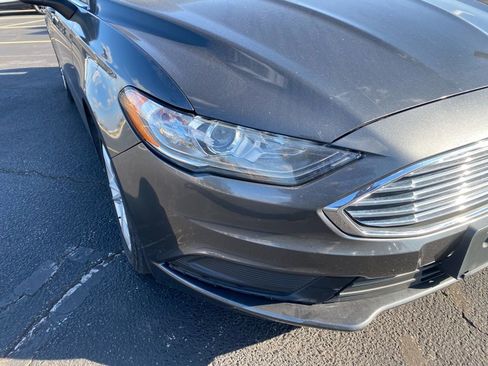 Used 2018 Ford Fusion SE w/ Fusion SE Technology Package image 3