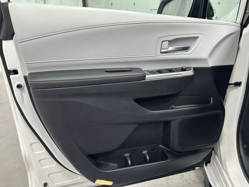 Used 2025 Toyota Sienna XSE image 8