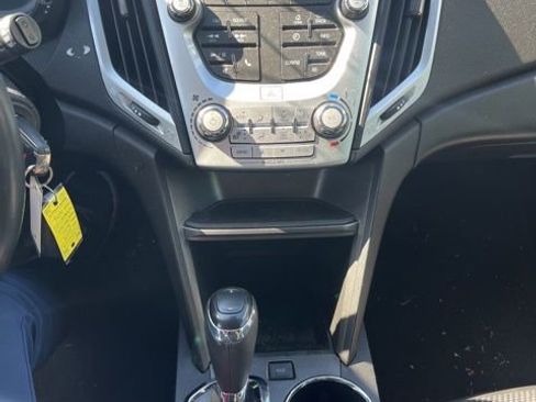 Used 2017 GMC Terrain SLE w/ Convenience Package FWD image 2