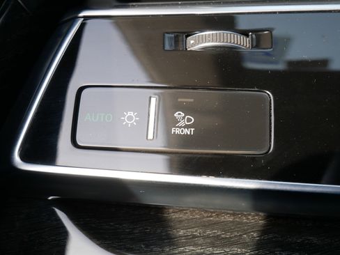 Used 2019 Audi Q8 Prestige AWD/4WD image 25