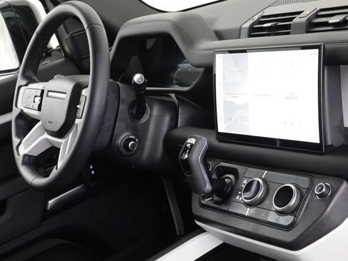 Certified 2025 Land Rover Defender 130 X-Dynamic SE AWD/4WD image 22