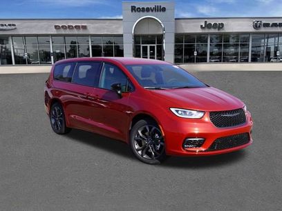 New 2026 Chrysler Pacifica Select