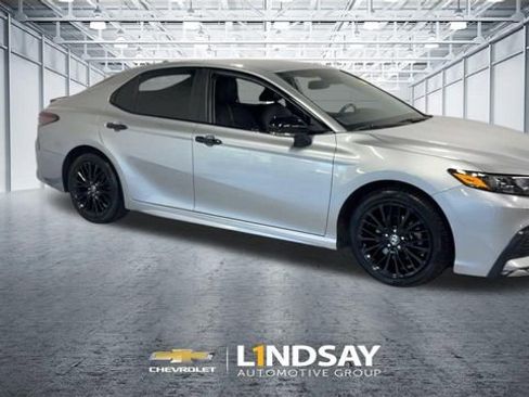 Used 2021 Toyota Camry SE w/ Convenience Package FWD image 3