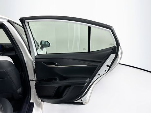 Used 2025 Toyota Camry SE image 30