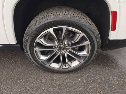 Used 2023 Jeep Grand Wagoneer L Series III image 32