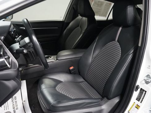 Certified 2021 Toyota Camry SE image 24