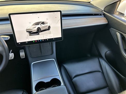 Used 2022 Tesla Model Y Performance image 12