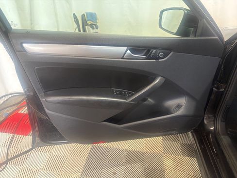 Used 2015 Volkswagen Passat 1.8T Wolfsburg Edition image 7