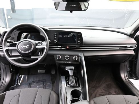 Certified 2026 Hyundai Elantra SE FWD image 10