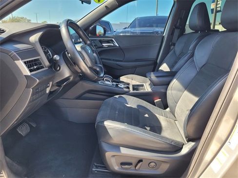 Used 2022 Mitsubishi Outlander SE image 13