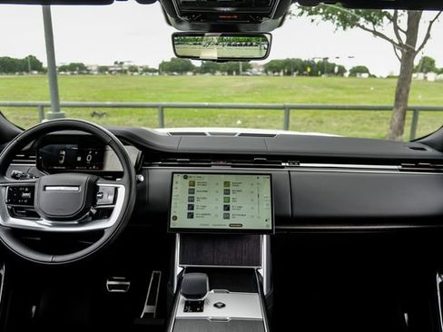 New 2026 Land Rover Range Rover Long Wheelbase SE AWD/4WD image 17