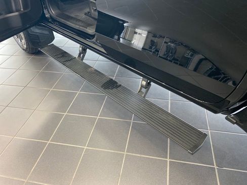 Used 2024 GMC Canyon Denali image 8