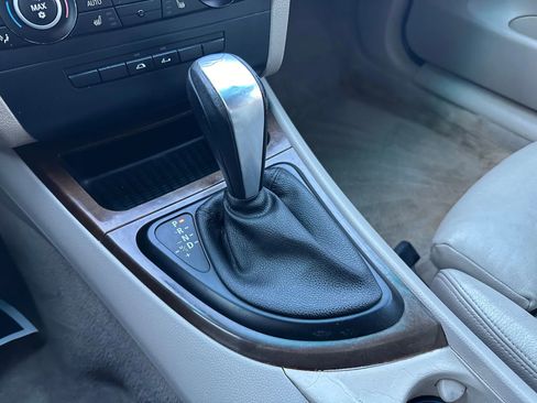 Used 2011 BMW 128i Convertible w/ Sport Pkg image 21