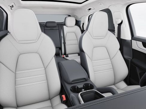 New 2026 Porsche Cayenne GTS image 5