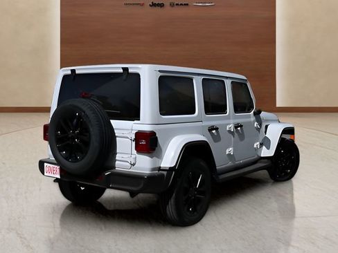 Used 2025 Jeep Wrangler Sahara 4xe image 5
