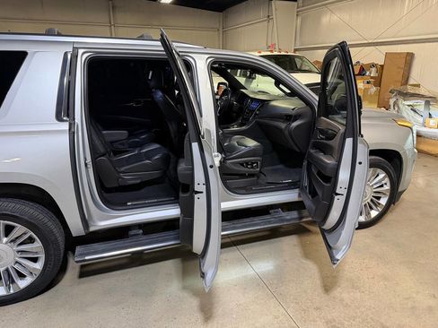 Used 2016 Cadillac Escalade ESV Platinum AWD/4WD image 21