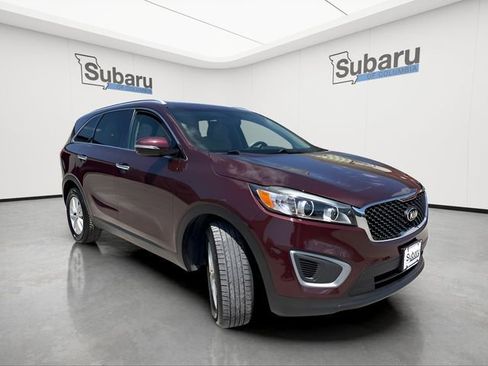 Used 2017 Kia Sorento FWD w/ LX Convenience Package image 3